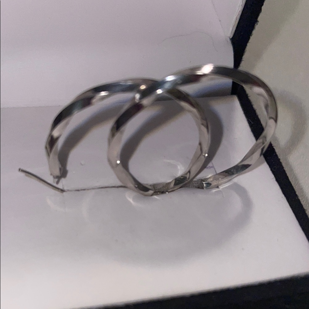 10k White Gold Twisted Hoop Earrings